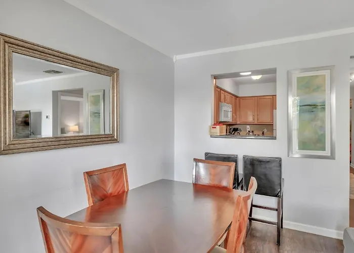 Nash Gold Private Condo - 2Bed, 2Bath, Sleep 6, 25 Min Walk To Broadway And All Nashville Attractions, Pool, Gym