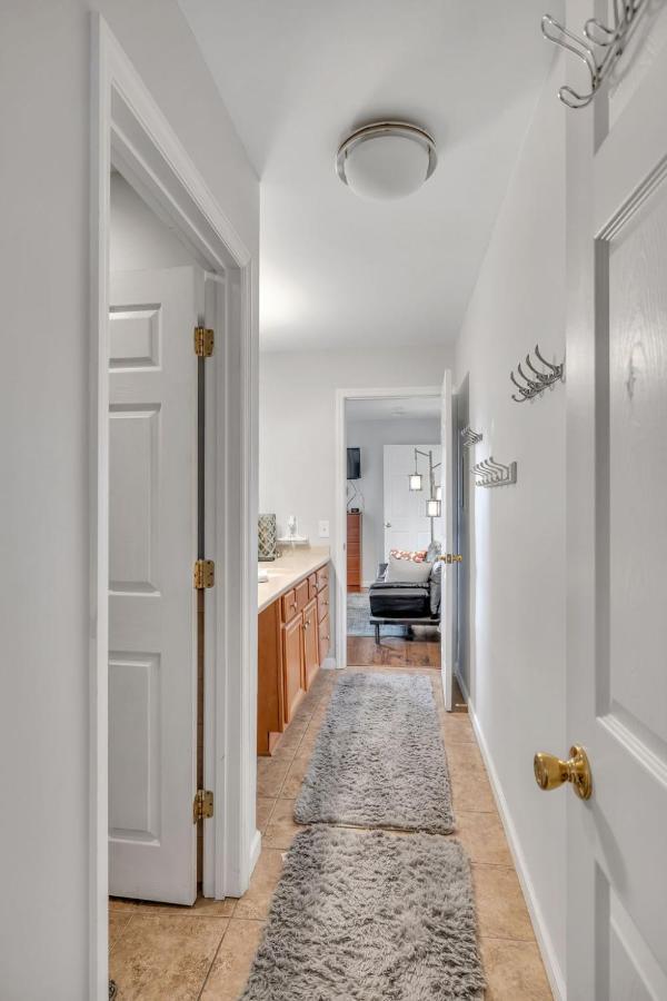 Apartment Nash Gold Private - 2bed, 2bath, Sleep 6, 25 Min Walk To Broadway And Attractions, Pool, Gym *