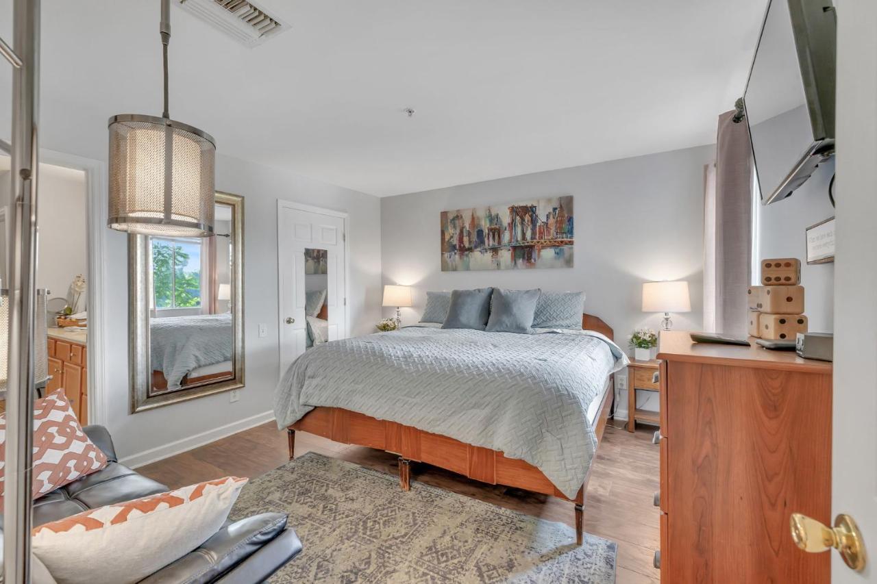 Apartment Nash Gold Private - 2bed, 2bath, Sleep 6, 25 Min Walk To Broadway And Attractions, Pool, Gym