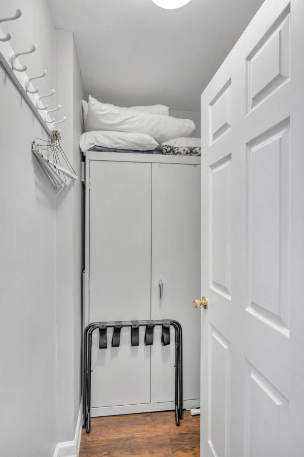 Nash Gold Private - 2bed, 2bath, Sleep 6, 25 Min Walk To Broadway And Attractions, Pool, Gym *